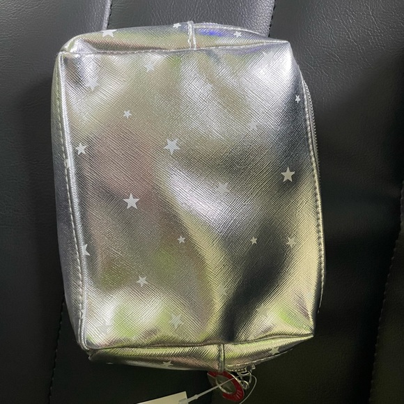 First Aid Beauty Supply Kit + Cosmetic Bag - Picture 4 of 4